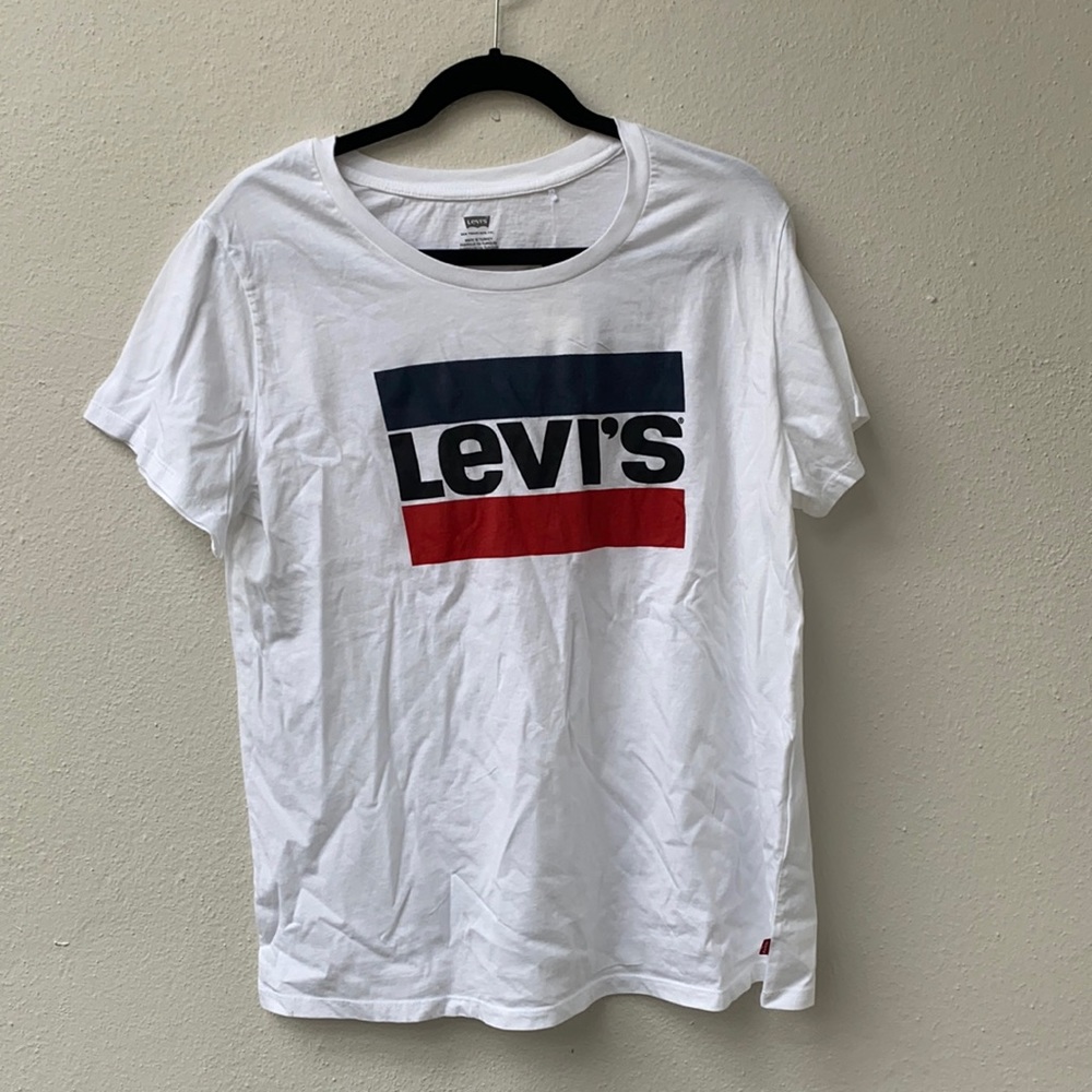 NWT Levi’s Graphic Tee